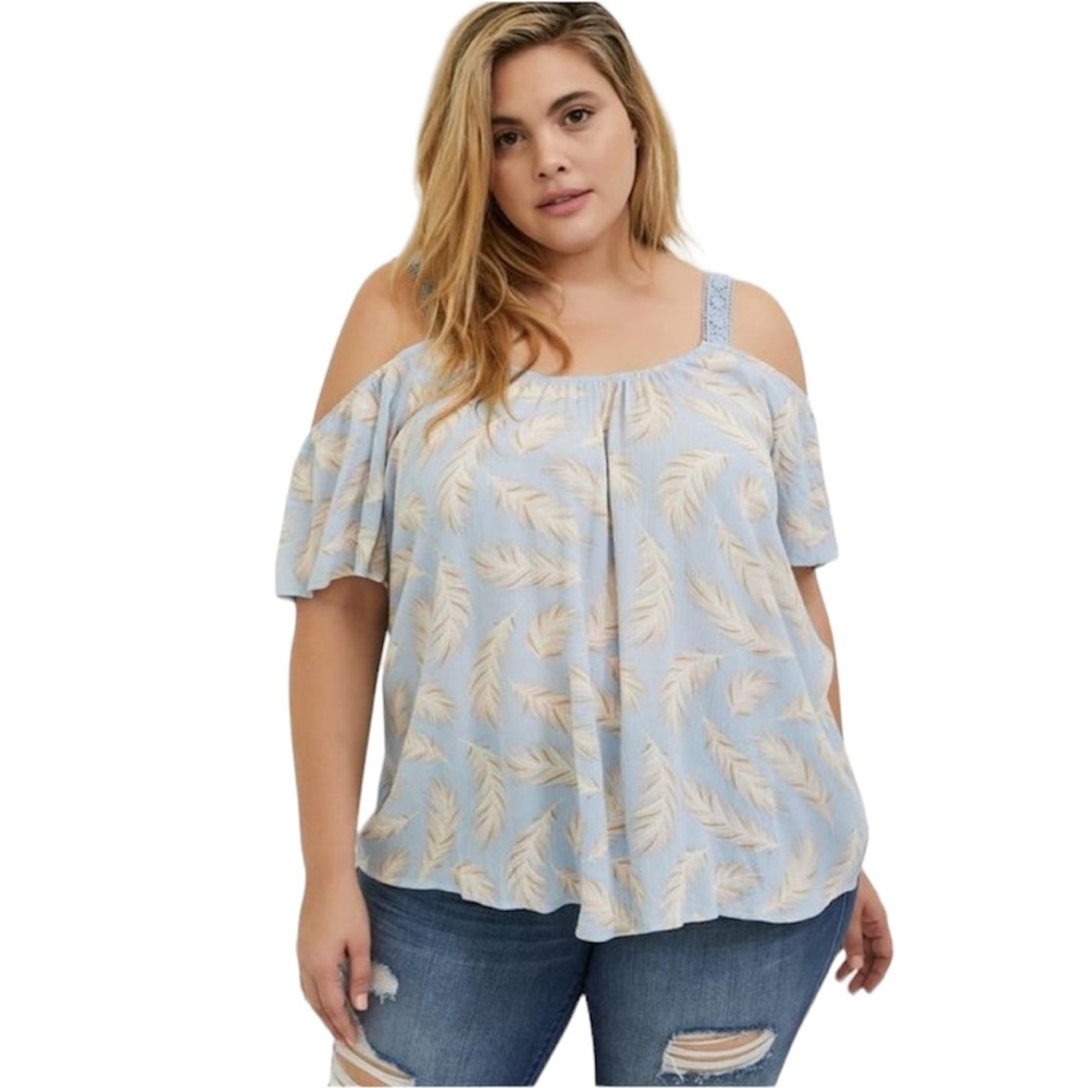 NWT Torrid Gauze Cold Shoulder Top light blue and white feather print sz…